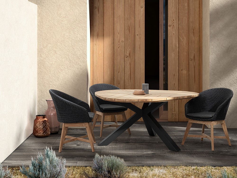 Mesa para comedor exterior Palmdale Triangular con base de aluminio y sobre de teca clase A de Bizzotto - 1