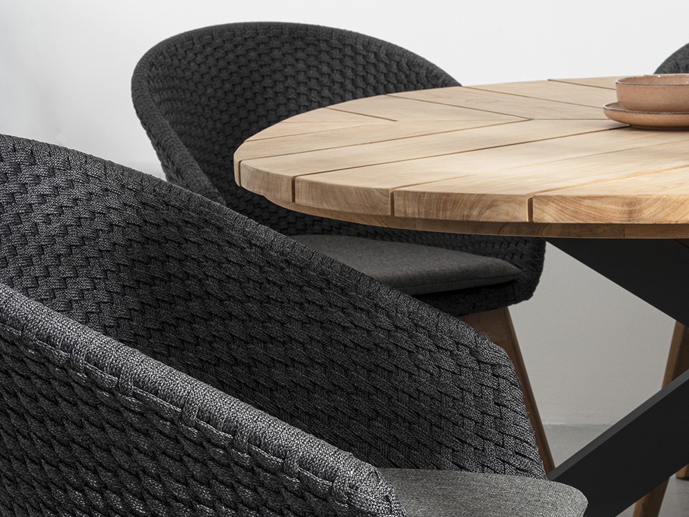 Mesa para comedor exterior Palmdale Triangular con base de aluminio y sobre de teca clase A de Bizzotto - 14