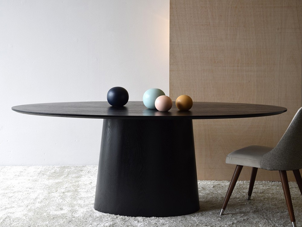 Mesa ovalada Nyla de VP Interiorismo - 1