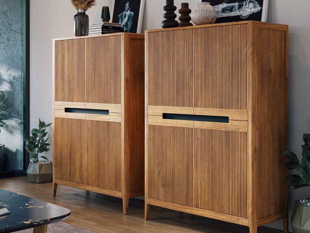 Aparador alto Tallín de madera alistonada con cuatro puertas Grupo Seys - 3