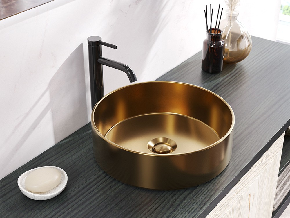 Mueble de baño Catania 18 de madera maciza con encimera de piedra y lavabo dorado de Grupo Seys - 4