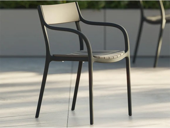 Silla apilable para terraza o jardín Madison Slats de Vondom