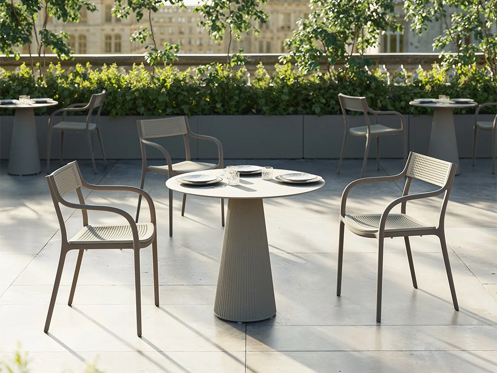 Silla apilable para comedor exterior Madison Dots de Vondom