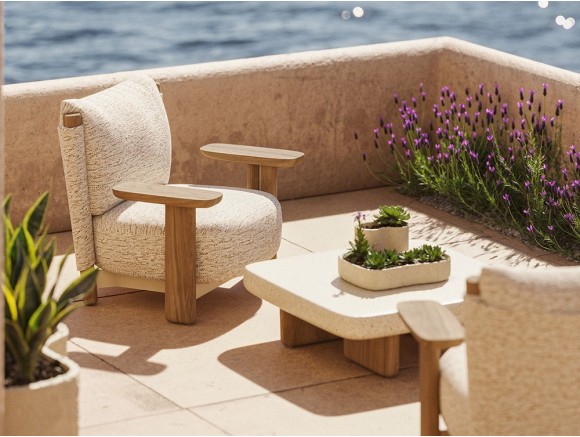 Butaca Milos en madera de iroko, ideal para jardín o terraza. Diseño exclusivo de Jean-Marie Massaud para Vondom.