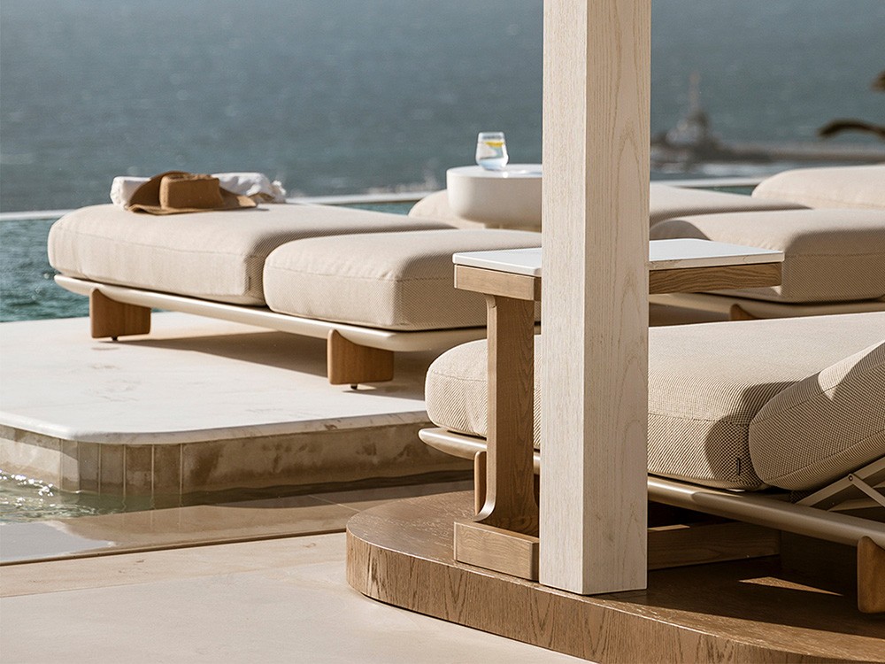 Tumbona de diseño Milos para jardín o terraza, con posiciones regulables y materiales de alta durabilidad para exteriores.