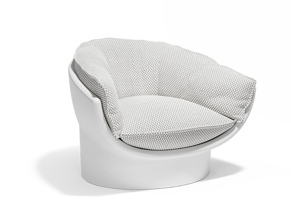 Sillón para exterior Luna, de estética impactante y gran confort. Un homenaje a la revolución del diseño del siglo XX.
