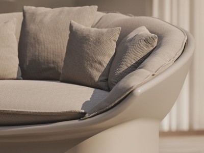 Relájate al aire libre con la daybed Luna de Vondom, inspirada en el diseño industrial de mediados del siglo XX.