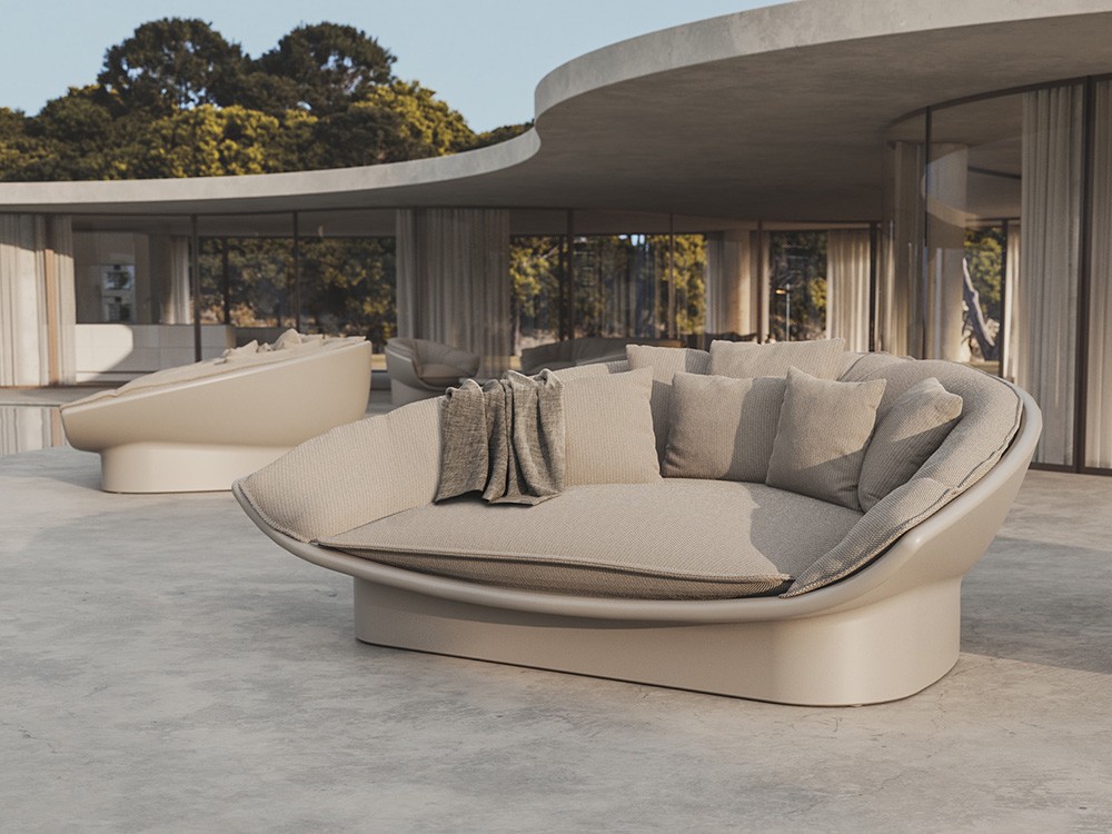 Daybed Luna de Vondom para exteriores, con diseño curvo y envolvente. Elegancia retro-futurista para tu jardín o terraza.