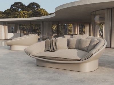 Daybed Luna de Vondom para exteriores, con diseño curvo y envolvente. Elegancia retro-futurista para tu jardín o terraza.