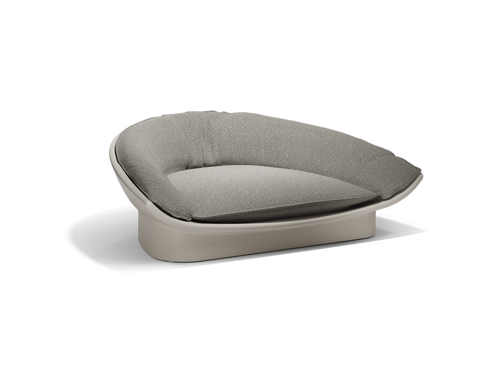 Cama de jardín Luna, una pieza escultórica para exteriores. Diseño audaz y materiales duraderos firmados por Vondom.