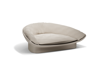 Daybed Luna de Vondom: estética impactante, confort ergonómico y resistencia para ambientes exteriores exigentes.