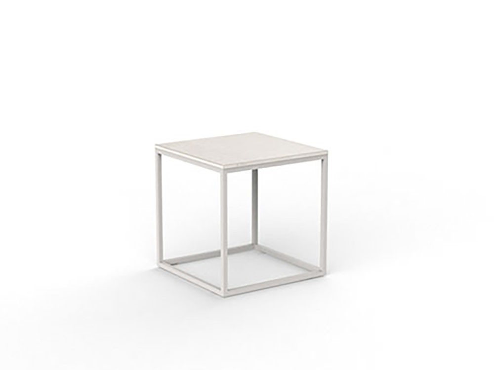 Mesa auxiliar Suave de Vondom, con sobre HPL y base de aluminio. Resistente y elegante
