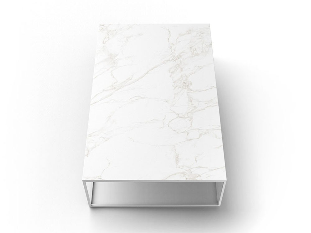 Mesa Suave de Vondom, sólida, ligera y disponible en distintos formatos para uso in&out.