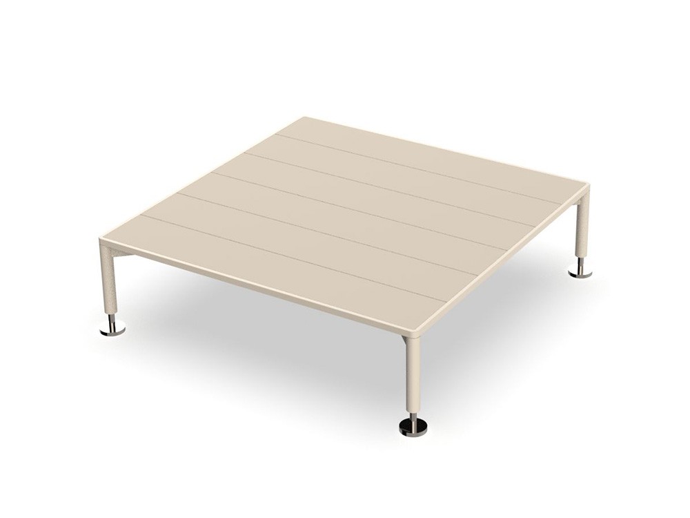 Comodidad y diseño: mesa de centro Hamptons, perfecta para acompañar ambientes relajados al aire libre.