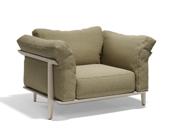 Sillón exterior Pasadena de Vondom, con líneas suaves y tapizable en tejidos seleccionados. Diseño de Jean-Marie Massaud.