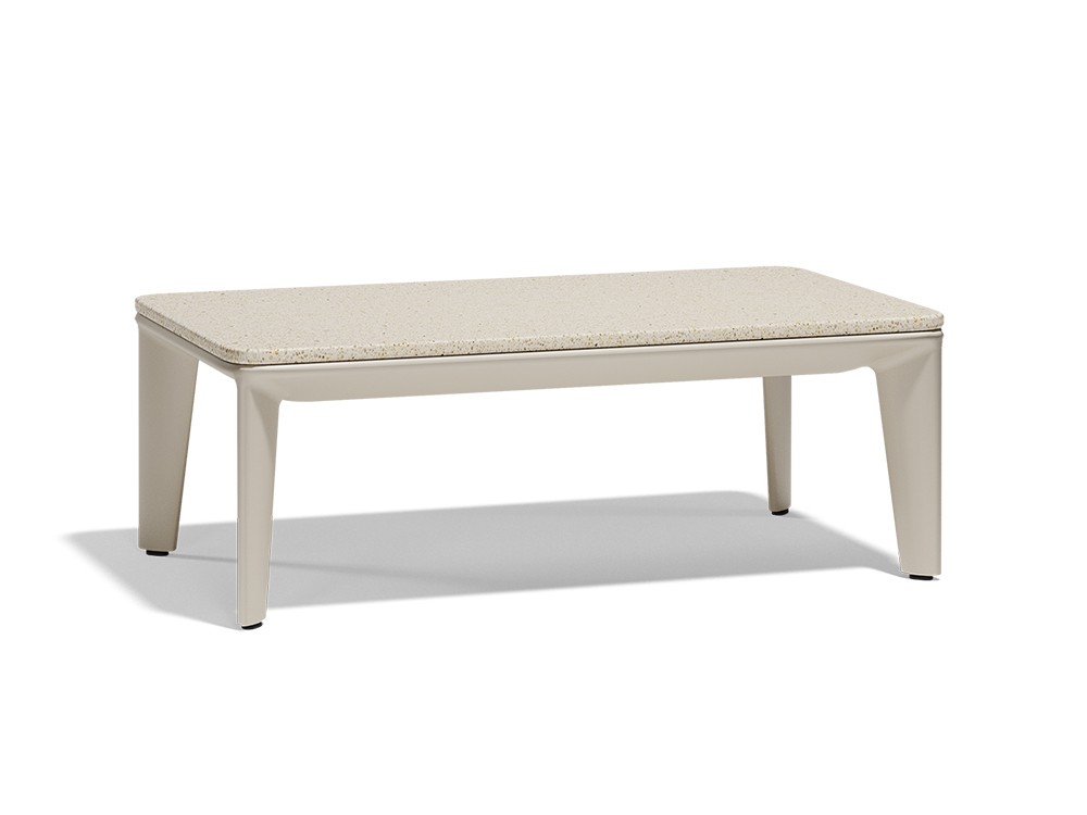 Mesa de centro Pasadena de Vondom, con sobre de cemento pulido y base de aluminio epoxy. Diseño sólido y elegante.