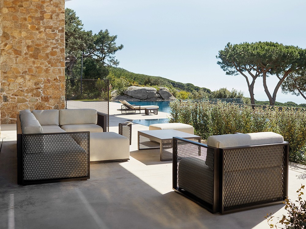 Vondom The Factory: sofá modular para exterior, diseño de Ramón Esteve inspirado en la arquitectura neoyorquina.