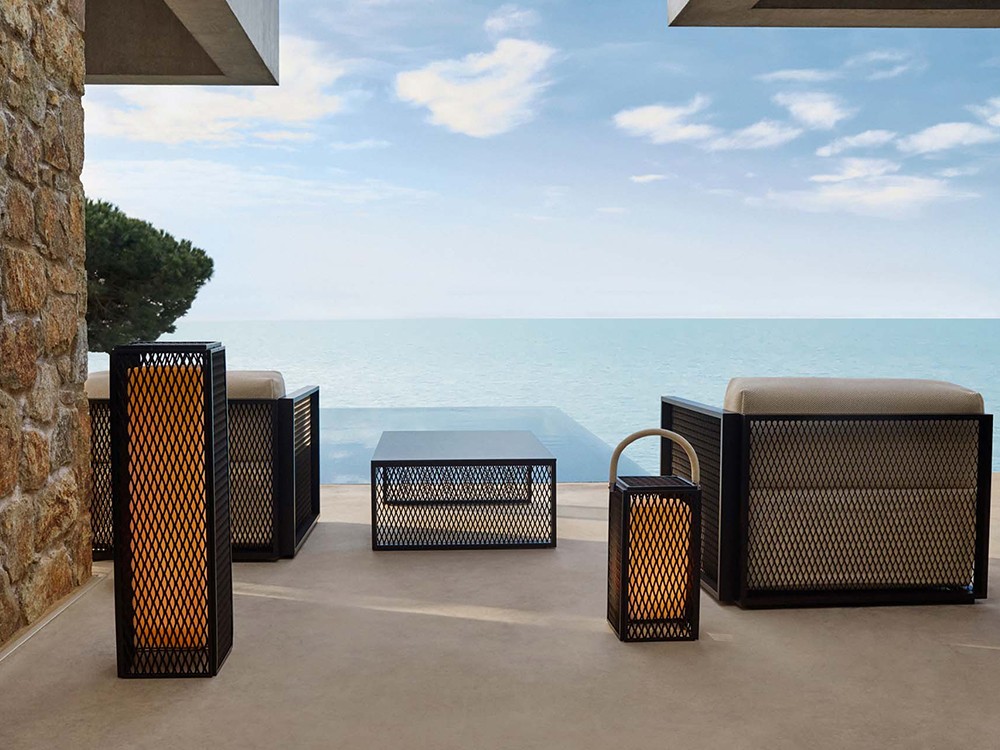 Vondom The Factory: mesa de centro o auxiliar resistente y elegante, perfecta para terrazas de diseño contemporáneo.