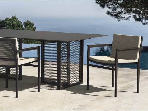 Silla de comedor The Factory de Vondom, estructura de aluminio y malla deployé. Diseño industrial con estilo.
