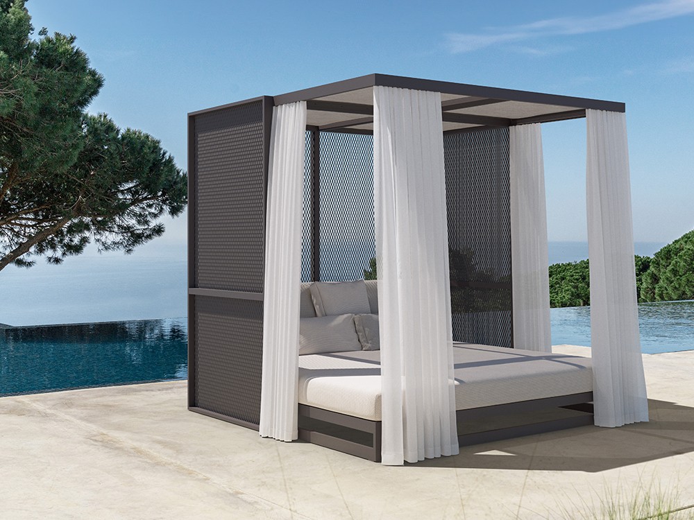 Vondom The Factory: cama balinesa con estructura de aluminio. Confort y diseño para tu jardín o terraza.