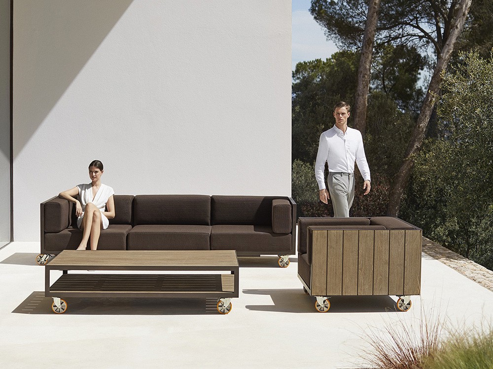 Relájate con el sofá Vineyard de Vondom: diseño moderno, materiales nobles y confort sin concesiones.