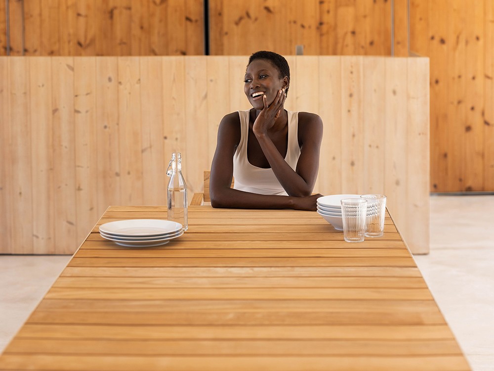 Sobre de lamas de madera de teca natural para la mesa fija de comedor exterior Vineyard de Vondom