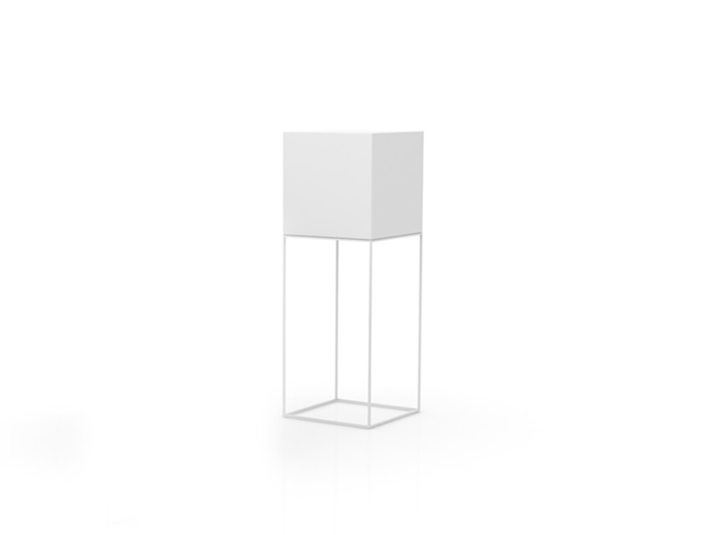 Lámpara LED para terraza Vela de Vondom. Disponible en 5 tamaños para adaptar a cualquier espacio.