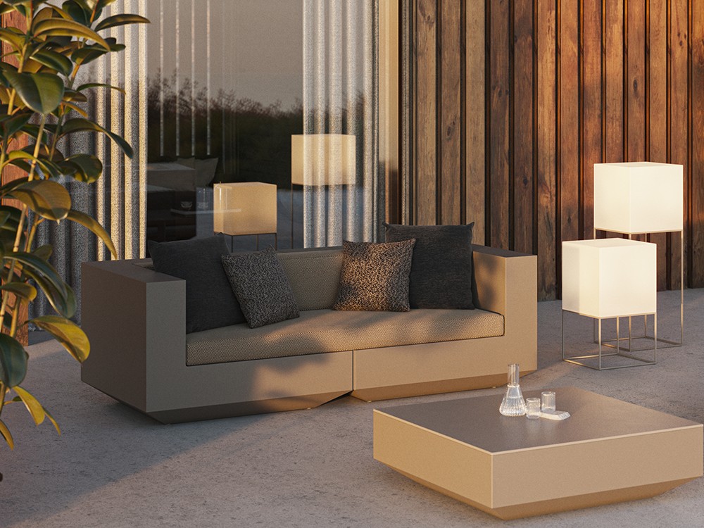 Crea ambientes únicos con la lámpara Vela de Vondom: 5 medidas, LED multicolor y diseño minimalista.