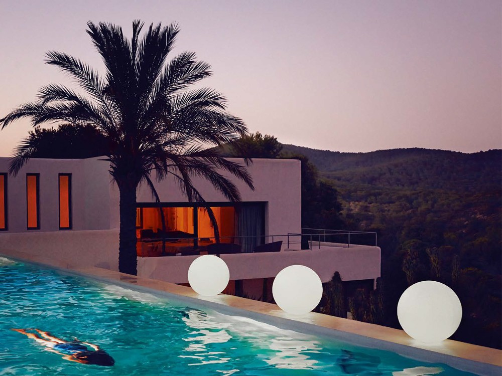 Disponible en 4 tamaños, la lámpara Bubbles aporta calidez y modernidad a cualquier espacio.