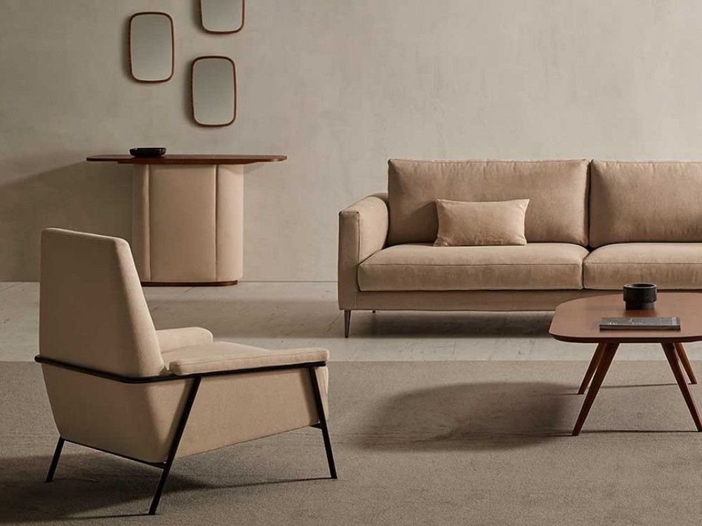 Elegancia natural en 5 acabados de madera. El espejo Pond combina diseño minimalista y calidez para realzar cualquier pared.