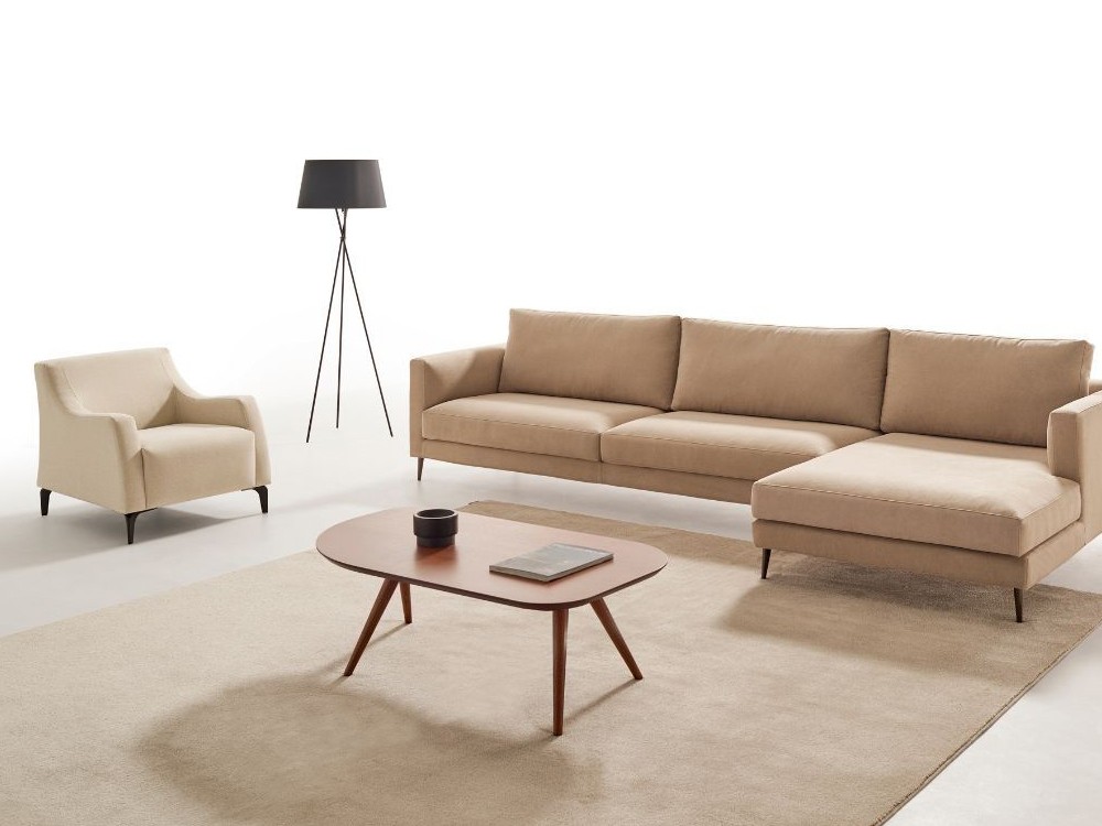 Versión con respaldo alto de la butaca Diab. Diseño elegante y envolvente para mayor confort.