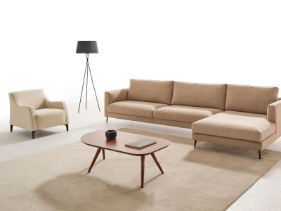 Versión con respaldo alto de la butaca Diab. Diseño elegante y envolvente para mayor confort.