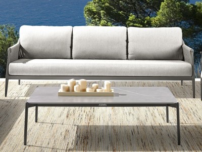 Confort y estilo al aire libre con el sofá Termoli, fabricado en aluminio y cuerda de poliéster trenzada.