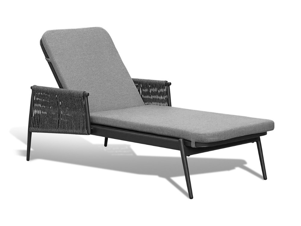 Tumbona Termoli de Agua de Mar, perfecta para disfrutar del descanso al aire libre con estilo y confort.