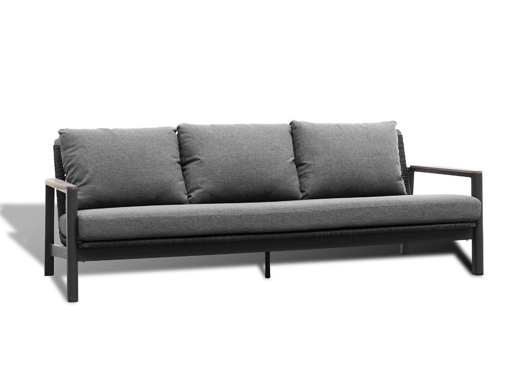 Personaliza el sofá Rossano con tejidos seleccionados para exterior: máxima comodidad y estilo a tu medida.