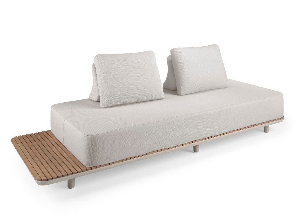 Sofá Domenica color marfil, estilo elegante y luminoso con formas orgánicas y suaves.