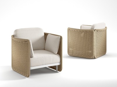 Diseño trenzado en fibra sintética natural del sillón Galatina: un toque artesanal para tu jardín o terraza.