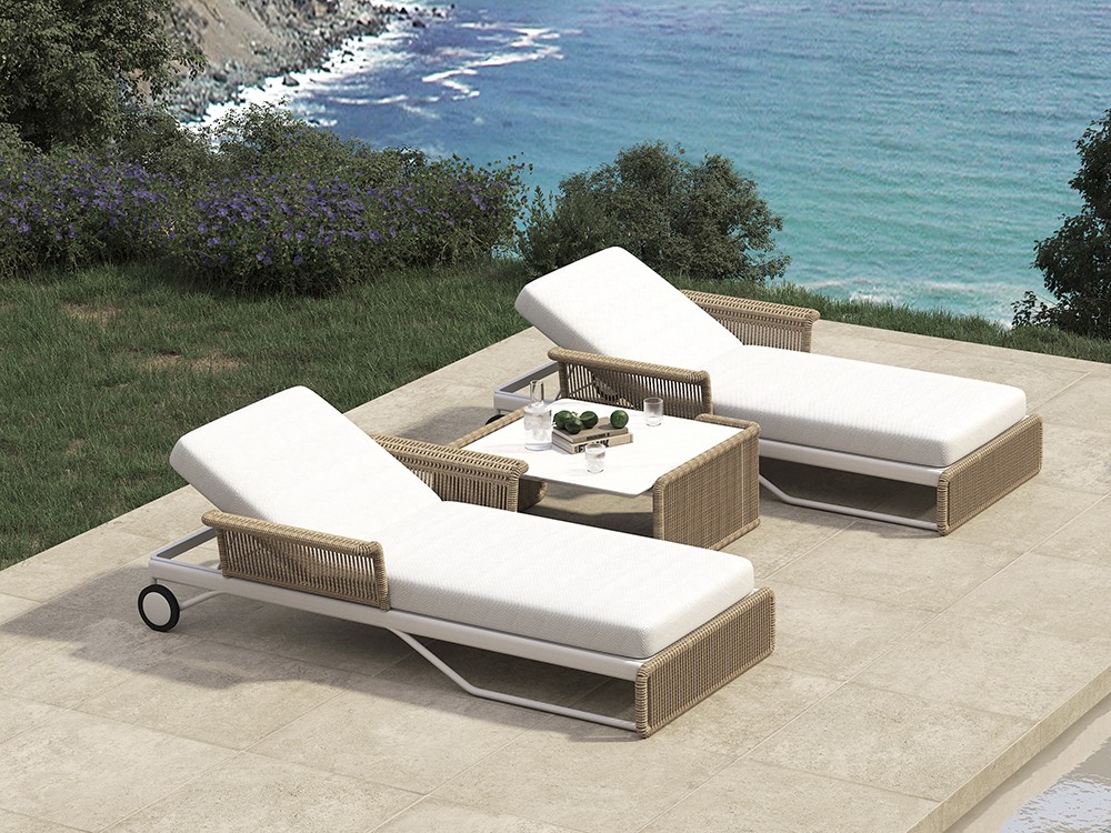 Estructura de aluminio y trenzado de fibra. Tumbona Fano de Agua de mar con diseño elegante y funcional.