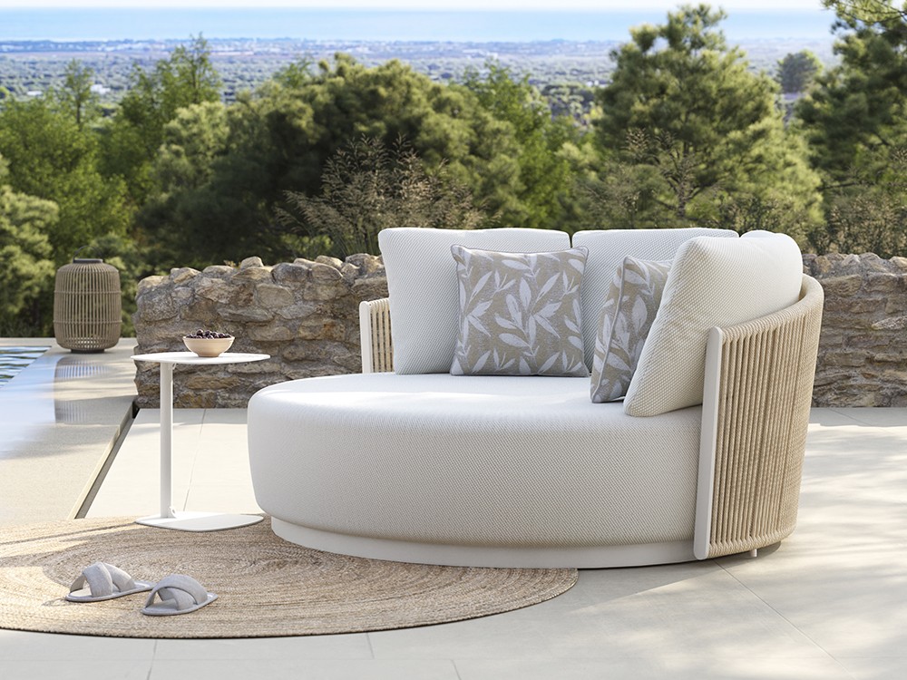 Relájate con estilo: Daybed Hommy. Estructura de aluminio marfil o antracita, fibra trenzada. Puro lujo al aire libre