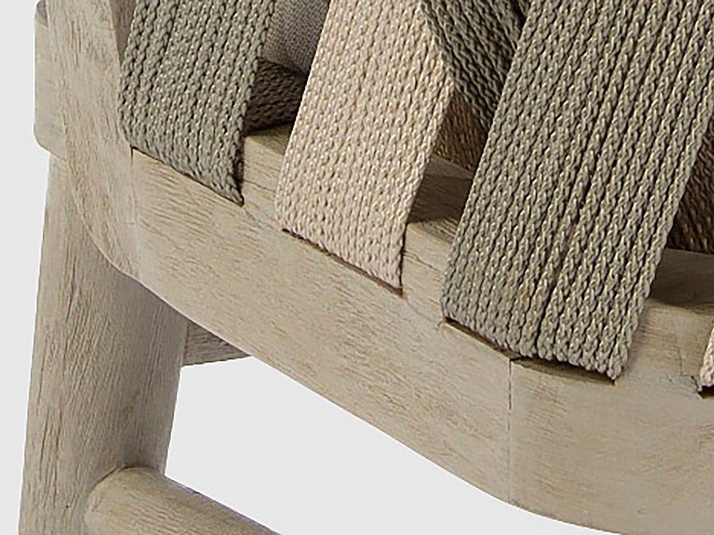 Diseño ergonómico y estético: el respaldo curvado de la silla de comedor Spark de Joenfa.