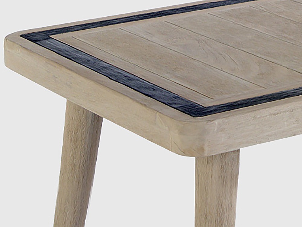 Robusta y con estilo: la madera de teca de la mesa de comedor Spark.