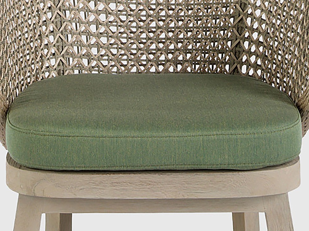 Detalle de la cuerda trenzada en beige y verde de la silla Santorini de Joenfa