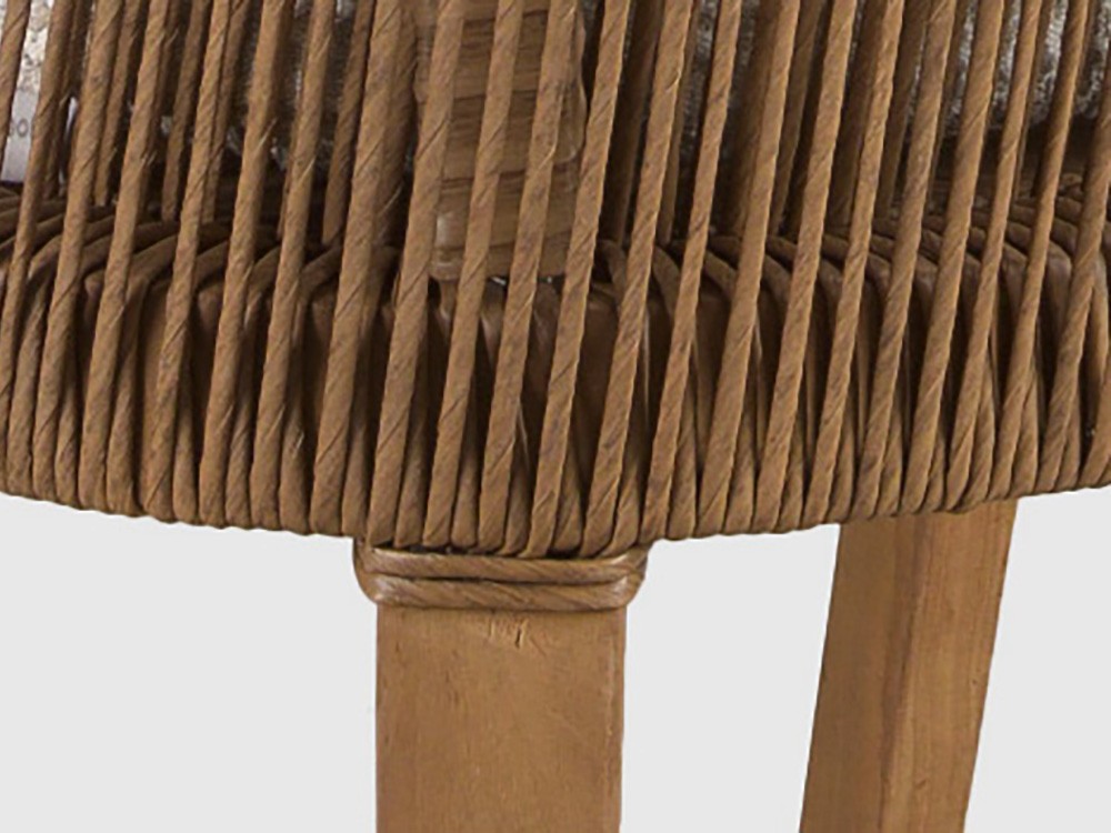 Detalle artesanal: respaldo de fibra sintética 3mm, tejido a mano. Confort y diseño único