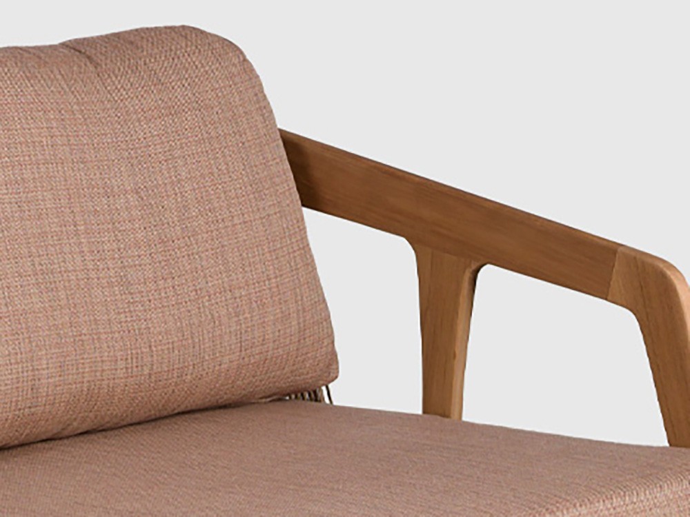 reposabrazos ergonómico en teca. Diseño y comodidad para tu sofá exterior.