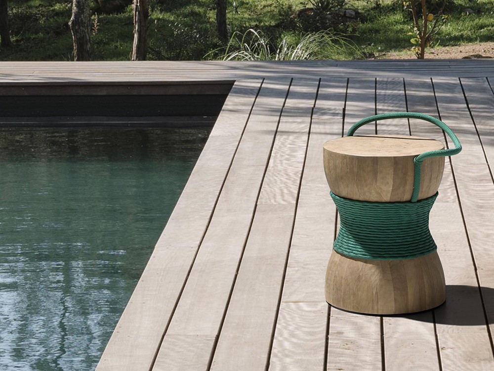 Mesa auxiliar "Barrel" Snake: un toque rústico y funcional para tu oasis exterior.