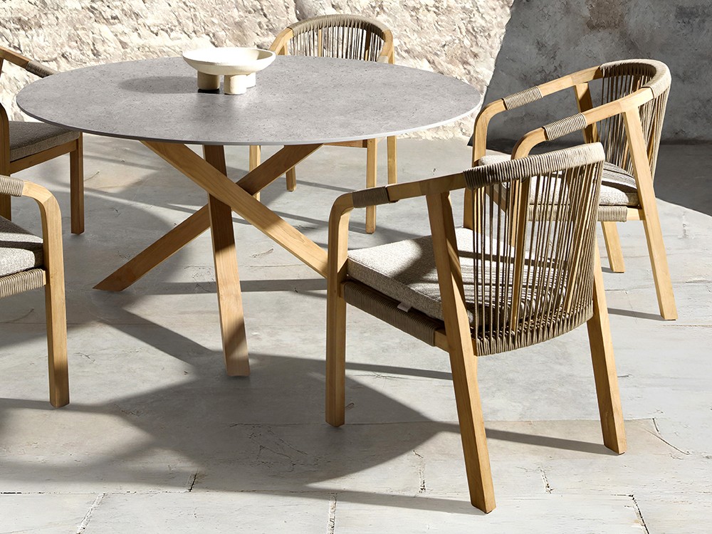 Silla de comedor Harper: Teca y fibra sintética 3mm para tu comedor exterior. Diseño y durabilidad.