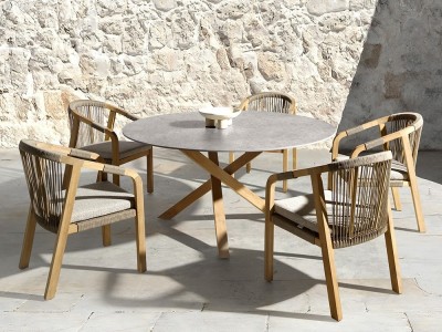 Elegancia natural. Sillón comedor Harper con asiento tapizado, ideal para veladas al aire libre