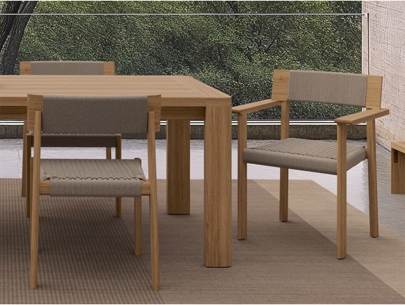 Silla de exterior Olma de madera de teca SKLD Studio