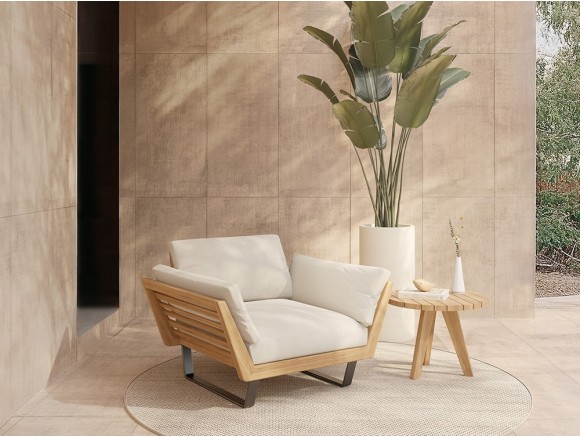 Sillón de salón exterior Velair SKLD: diseño en teca y cojines personalizables para tu confort.