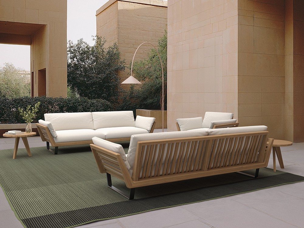 líneas limpias en teca y cojines de alta calidad para el sofá de exterior Velair de SKLD